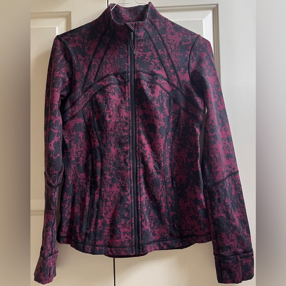 🍒LULULEMON DEFINE Jacket sz 10 SCATTER BLOSSOM Jacquard Garnet Red Black